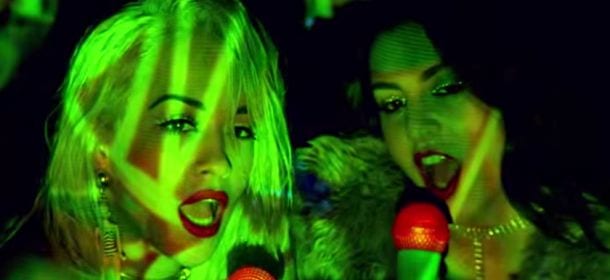 Charli XCX e Rita Ora come Thelma e Louise in "Doing It" [VIDEO UFFICIALE]