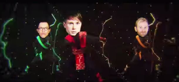 FFS, Franz Ferdinand e Sparks con "Piss Off" [VIDEO UFFICIALE]