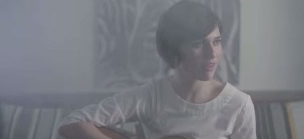 Erica Mou, "Ho scelto te" anticipa l'uscita del nuovo album di inediti [VIDEO UFFICIALE]