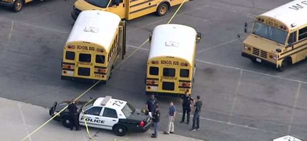 Allarme bomba a Los Angeles, esplosivi negli zainetti: chiuse tutte le scuole