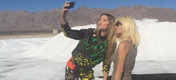 Donatella Versace sbarca su Instagram: primo selfie con Gigi Hadid