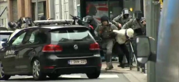 Salah Abdeslam catturato a Bruxelles. Il terrorista delle stragi di Parigi è nelle mani della polizia