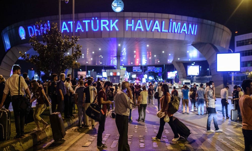 Nell'inferno di Istanbul. Il filmato del kamikaze che si fa esplodere [VIDEO]