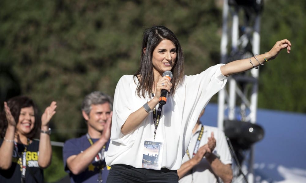 Virgina Raggi emozionata nel suo primo video da sindaco di Roma [VIDEO]