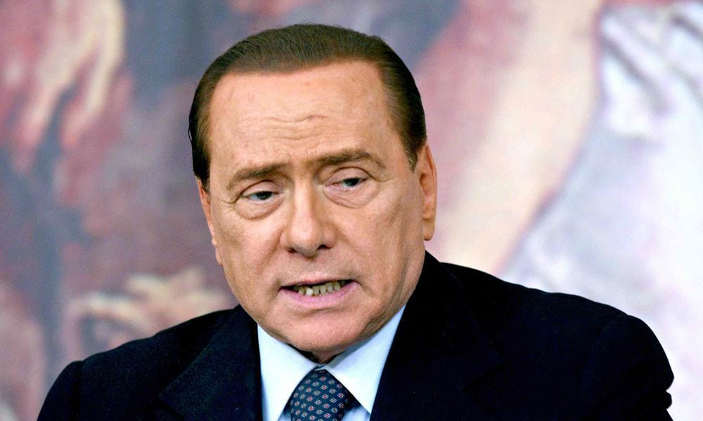 Silvio Berlusconi dopo l’intervento è sveglio e in ottime condizioni