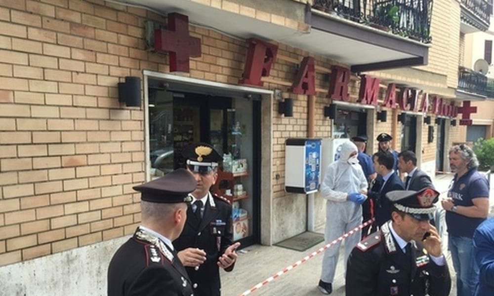 Sanguinosa rapina in una farmacia a Fidene