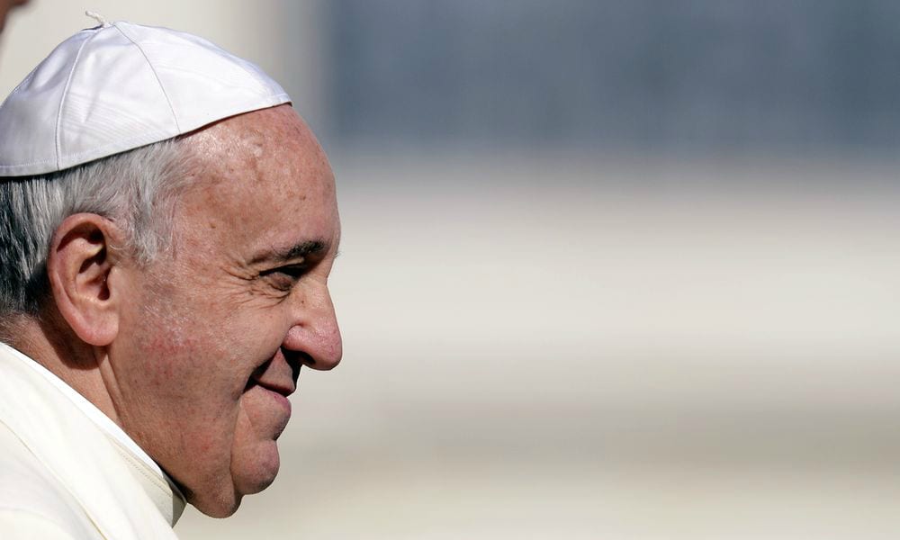 Papa Francesco: “La Chiesa deve chiedere scusa ai gay”