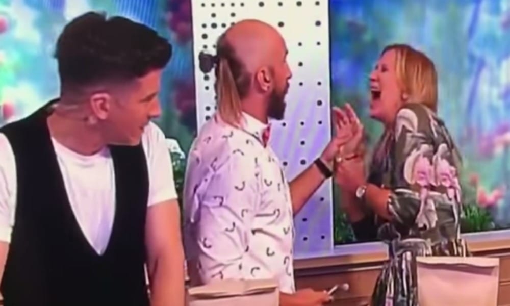 Diretta finita nel sangue: conduttrice si ferisce gravemente ad una mano [VIDEO]