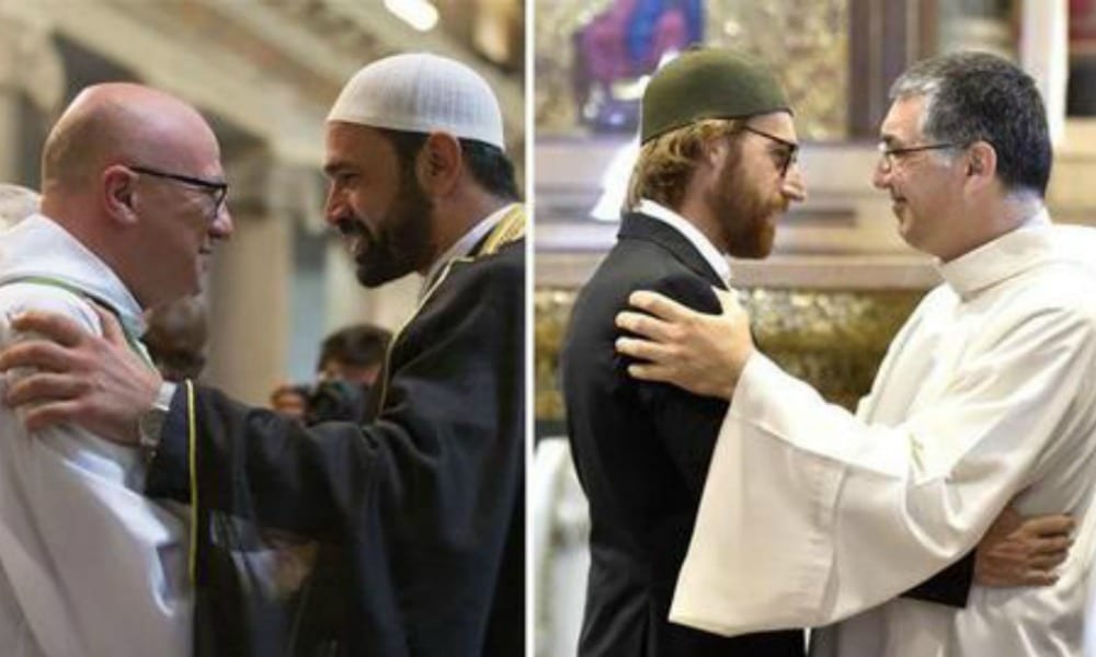 Musulmani pregano nelle chiese per sconfiggere il terrorismo