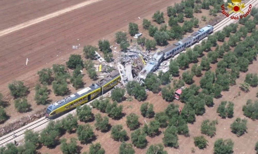 Strage in Puglia per un incidente ferroviario: 10 morti e diversi feriti [VIDEO]