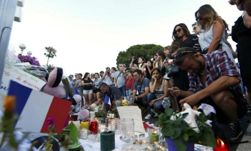 Nizza, tensioni alla cerimonia per le vittime dell'attentato [VIDEO]
