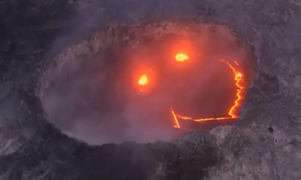 Kilauea Smile, il vulcano erutta e sorride al mondo