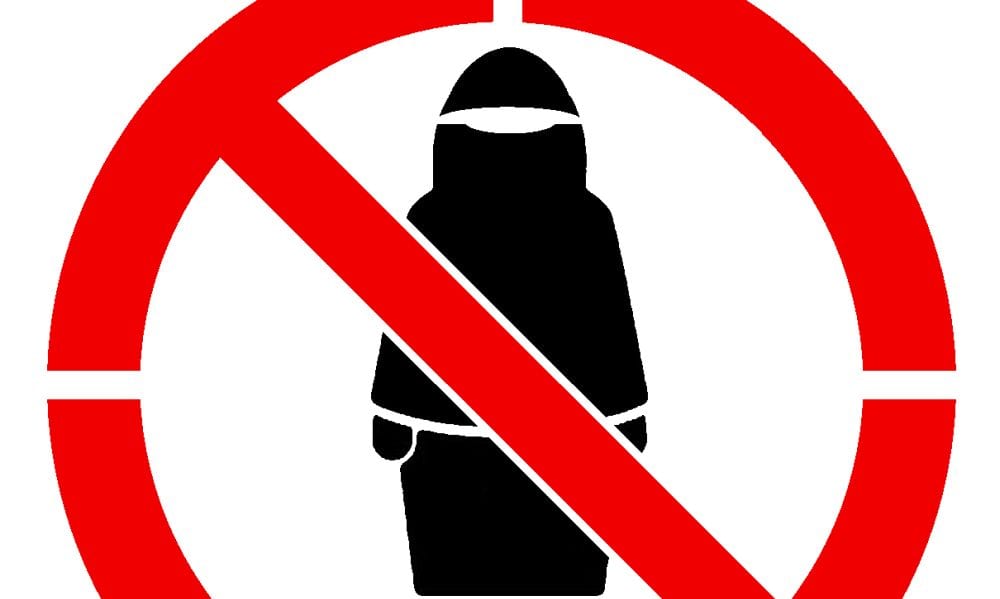 Il ristorante si rifiuta di servire donne mussulmane e scoppia la polemica