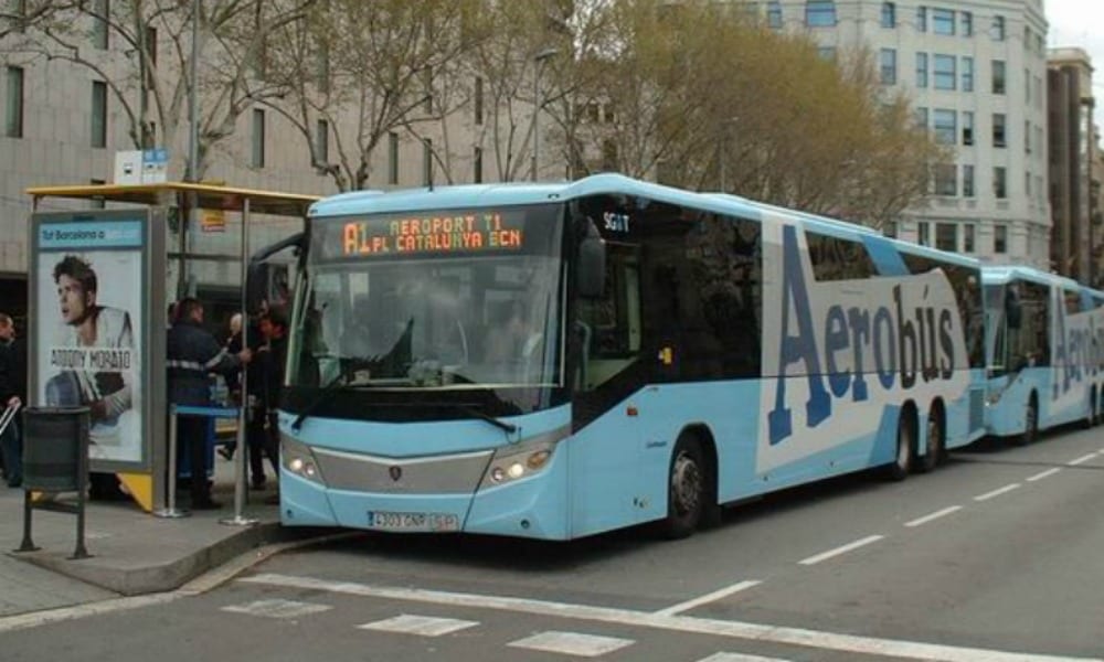 Tragedia a Barcellona, bus di turisti si schianta