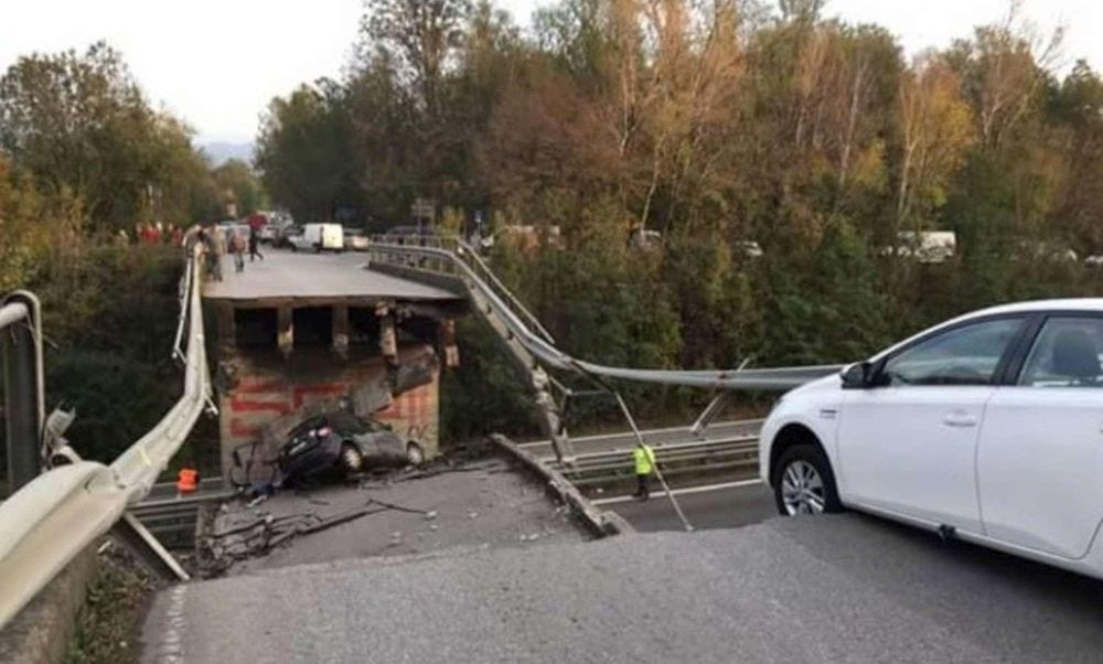 Disastro Statale 36: Cede il cavalcavia: precipita un tir su auto [VIDEO]