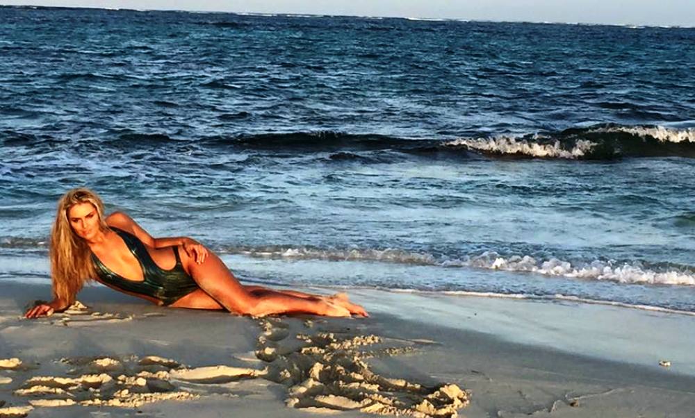 Instagram, Lindsey Vonn nuda per il lancio del suo libro