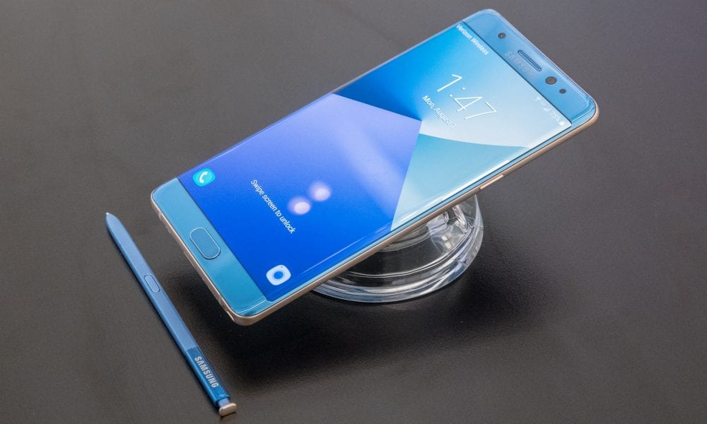 Gli smartphone prendono fuoco: la decisione di Samsung