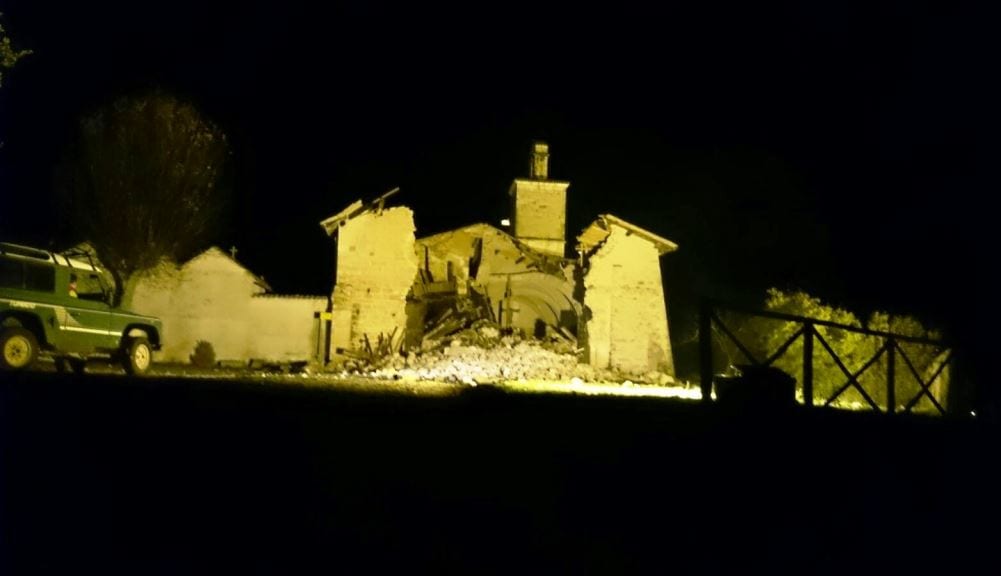 Terremoto in Centro Italia, due fortissime scosse nelle Marche. Feriti. Tremano Roma e Perugia