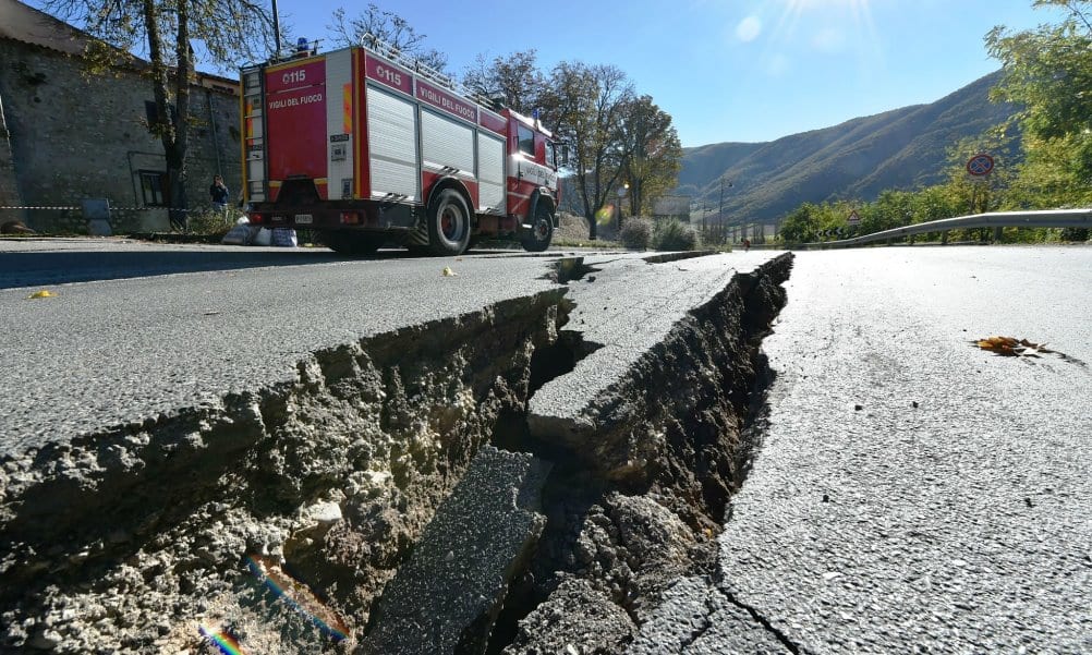 Terremoto, la terra è sprofondata di 70 centimetri. Renzi: 
