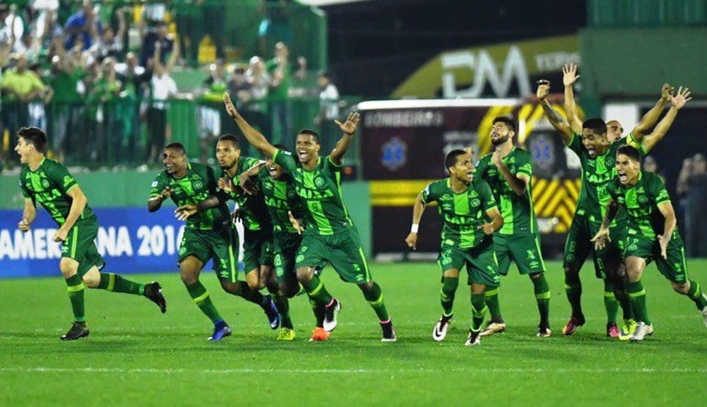 Machado e i calciatori precipitati in aereo, l'ultimo saluto prima della tragedia [VIDEO]