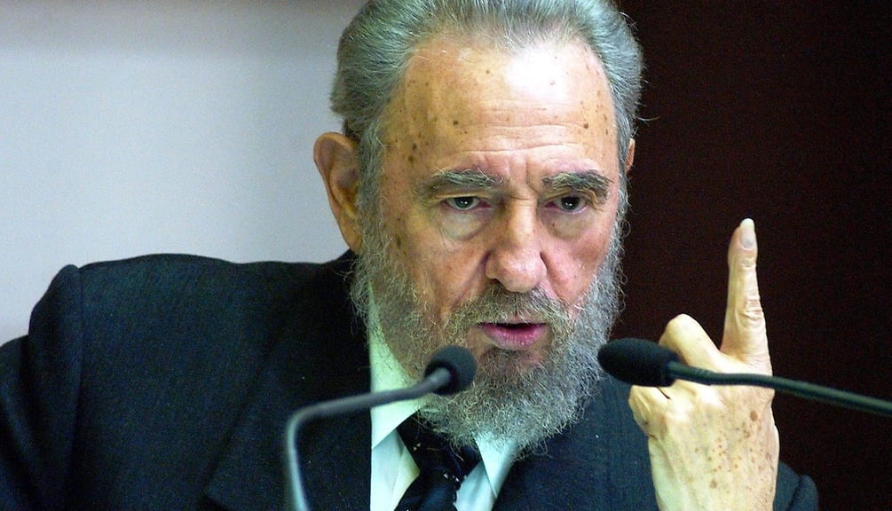 Cuba, il lungo addio a Fidel Castro: 9 giorni di lutto. Le ceneri in viaggio per tutta l'isola
