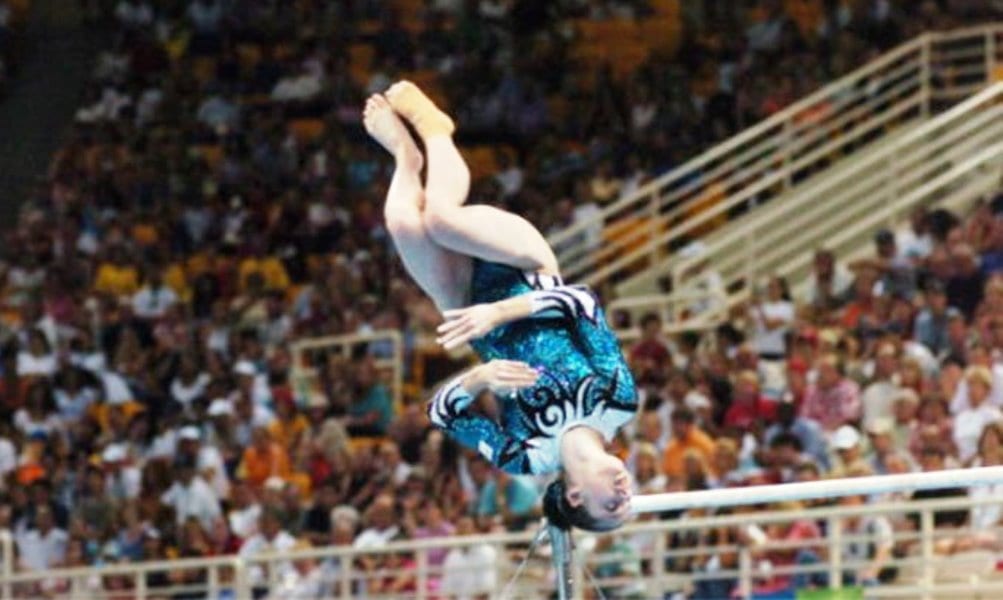 Cirque du Soleil, l'acrobata precipita da 5 metri: è grave [VIDEO]