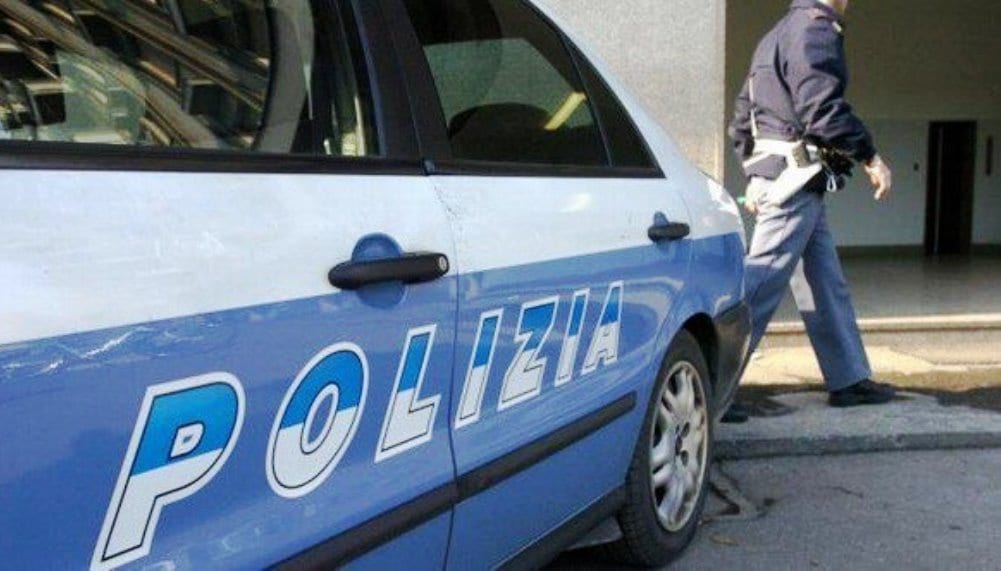 Picchiava donne anziane in ascensore per derubarle: arrestato a Milano [VIDEO]