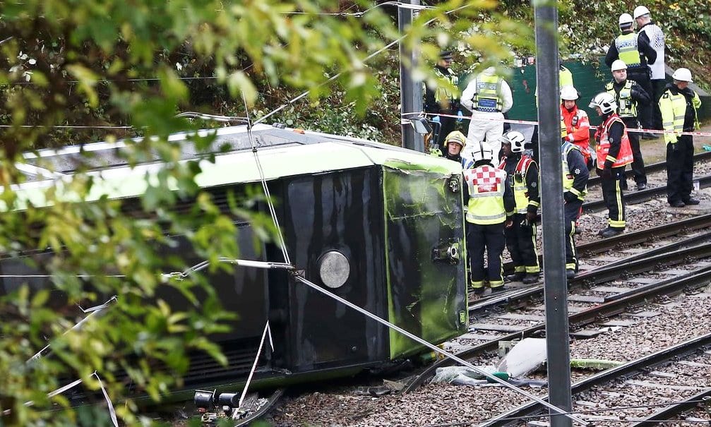 Schock a Londra, deraglia un tram: 5 morti e 50 feriti