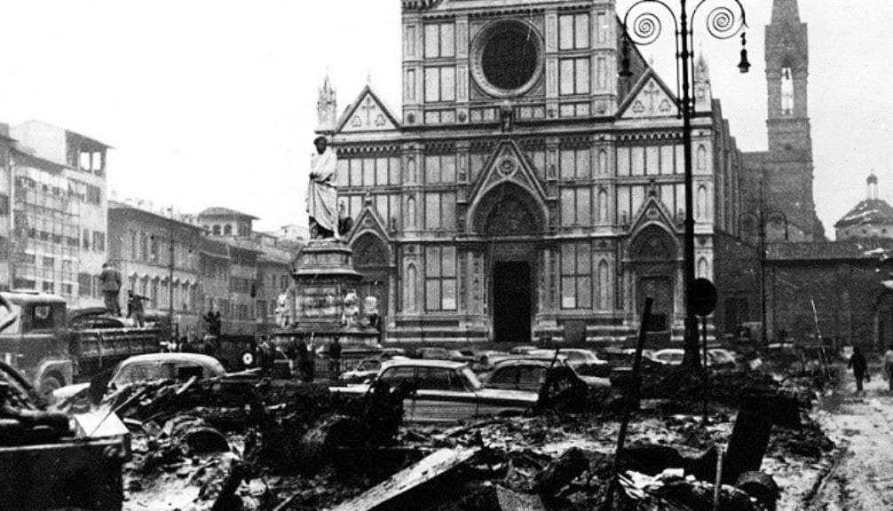 Firenze, 50 anni fa l'alluvione. Ed ecco di nuovo gli Angeli del Fango