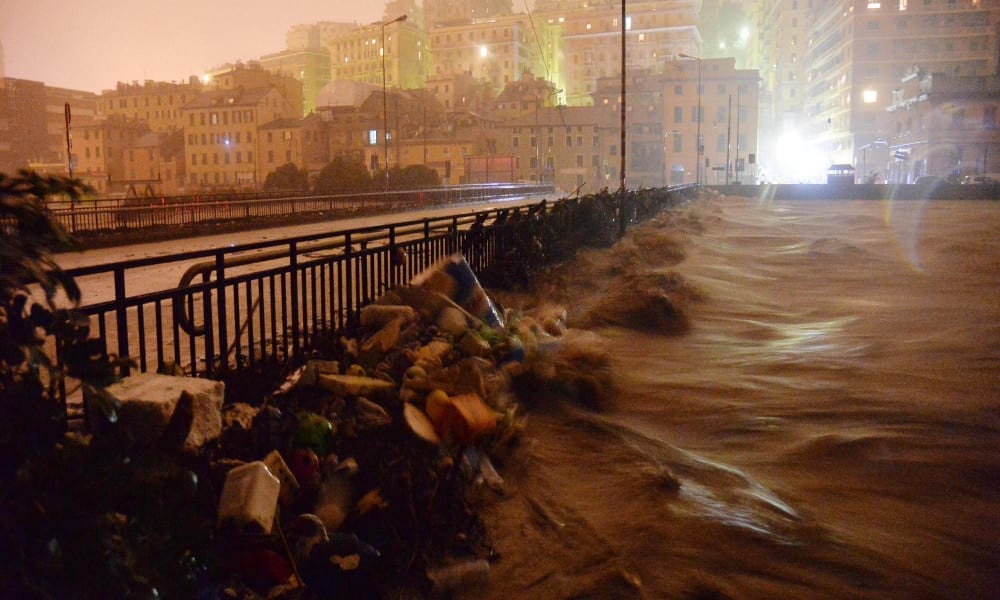 Maltempo a Genova, famiglie evacuate e scuole chiuse