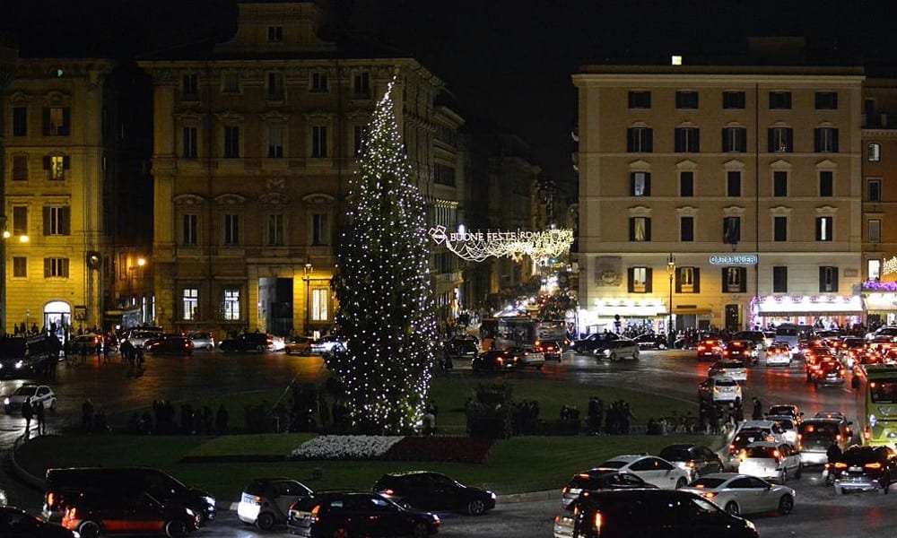 Alberi di Natale nelle città italiane: Roma delude e perde il confronto