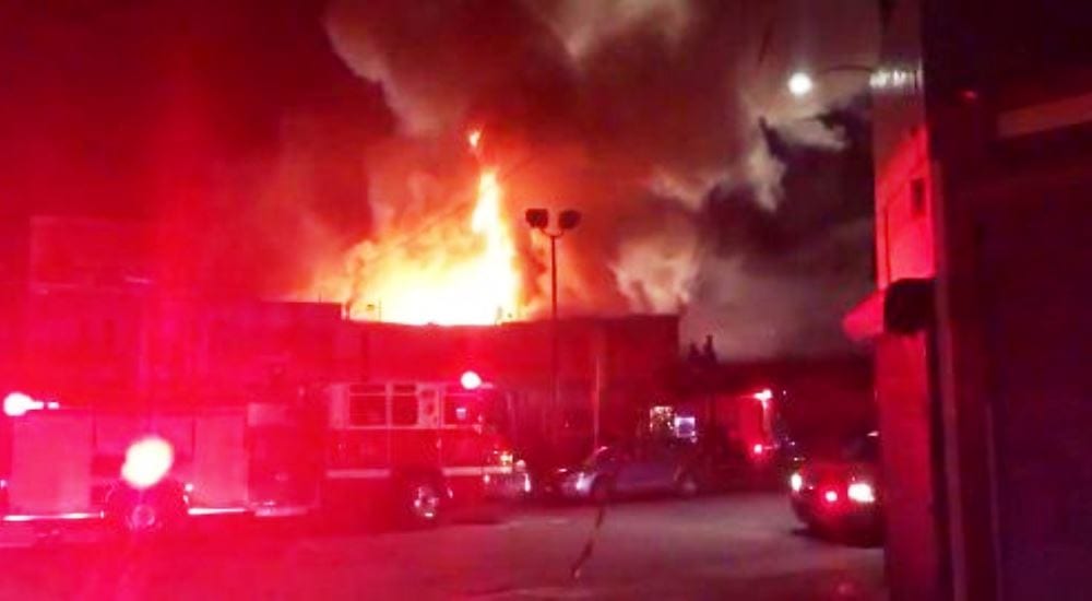 Tragedia in California, incendio al rave party: morti e dispersi [VIDEO]