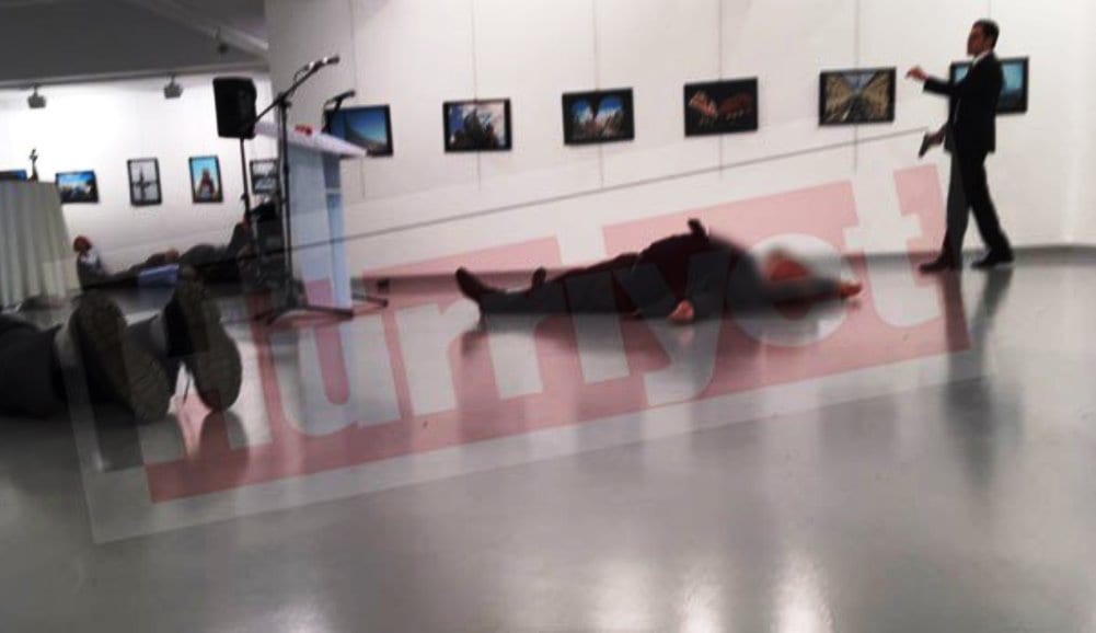 Ankara, attentato all'ambasciatore della Russia in Turchia: è gravissimo