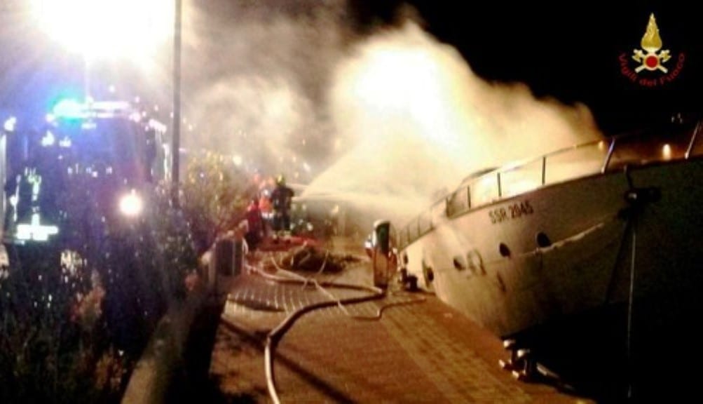 Savona, yacht in fiamme a Loano: tre dispersi. Si temono vittime [VIDEO]