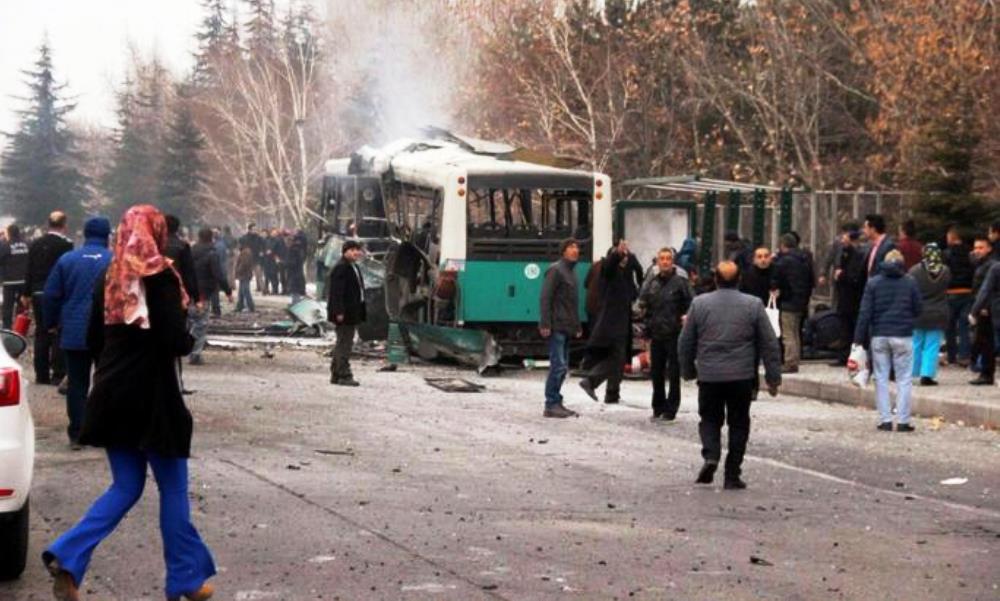 Attentato in Turchia: autobomba fa strage di soldati. E in Tv scatta la censura