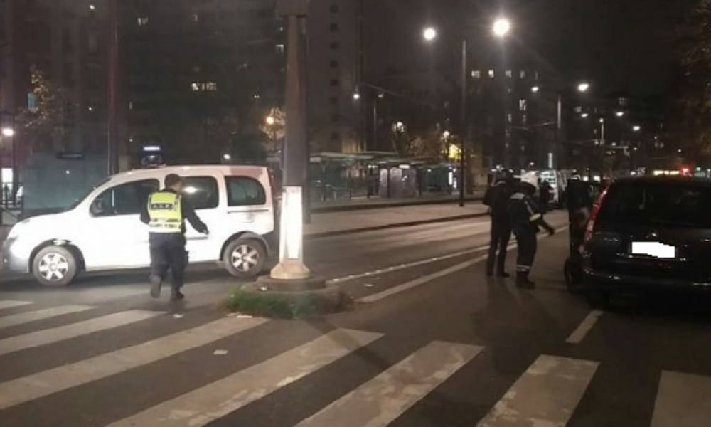 Parigi, uomo tiene in ostaggio 7 persone: torna l'incubo Isis?