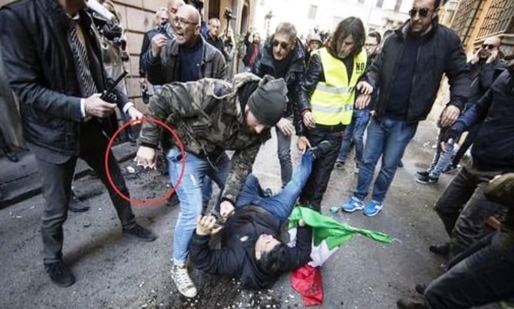 Dilaga la protesta dei tassisti contro Uber: tensione al corteo di Roma, trasporti nel caos [VIDEO]