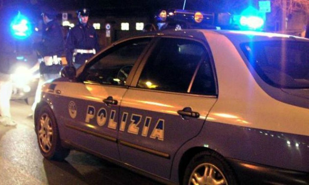Genova, agguato fuori dal bar: uomo gambizzato con un colpo di pistola