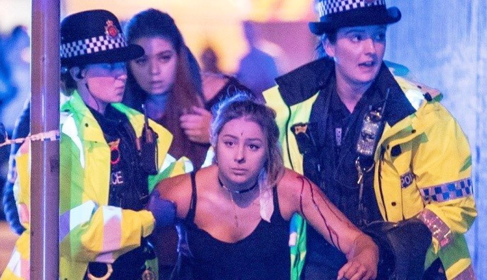 Manchester, attentato al concerto di Ariana Grande: strage di teenager [VIDEO]