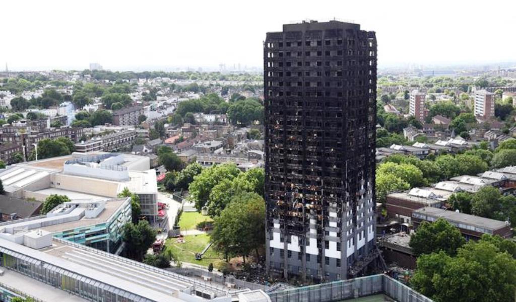 Non è ancora definitiva, a tre giorni dai fatti, la conta delle vittime dell'incendio che ha bruciato come un fiammifero nell'arco di pochi minuti la Grenfell Tower di Londra: il grattacielo di 24 piani a North Kensington non lontano da Notting Hill.