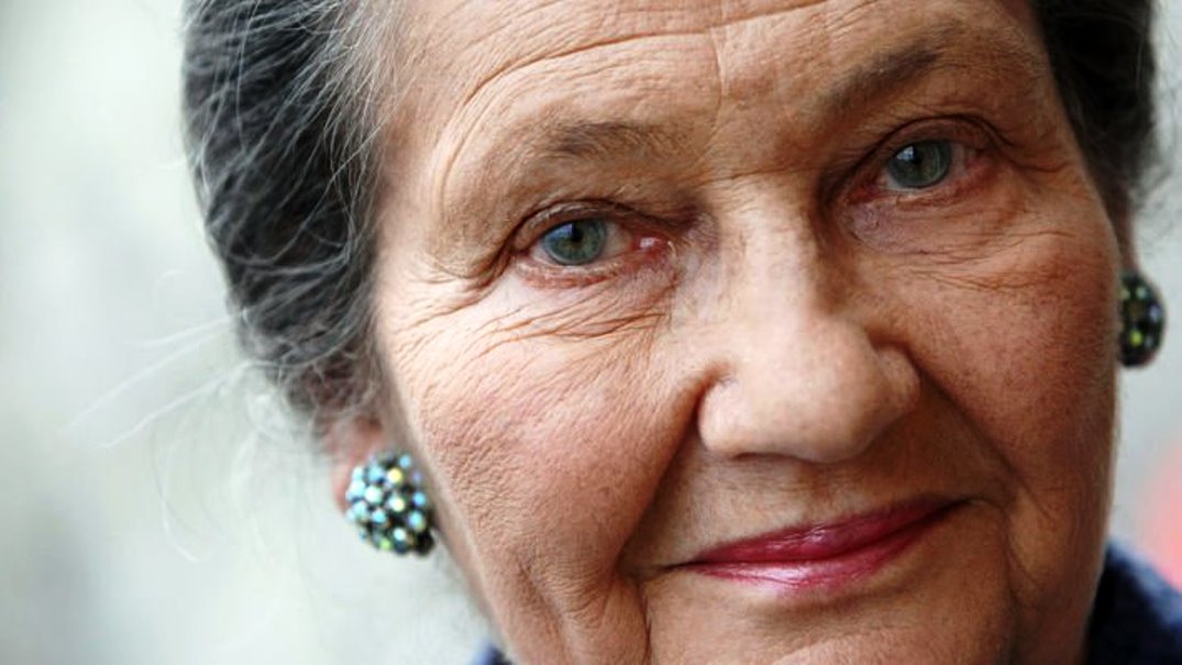 Addio a Simone Veil, sopravvissuta ad Auschwitz: una vita per i diritti delle donne