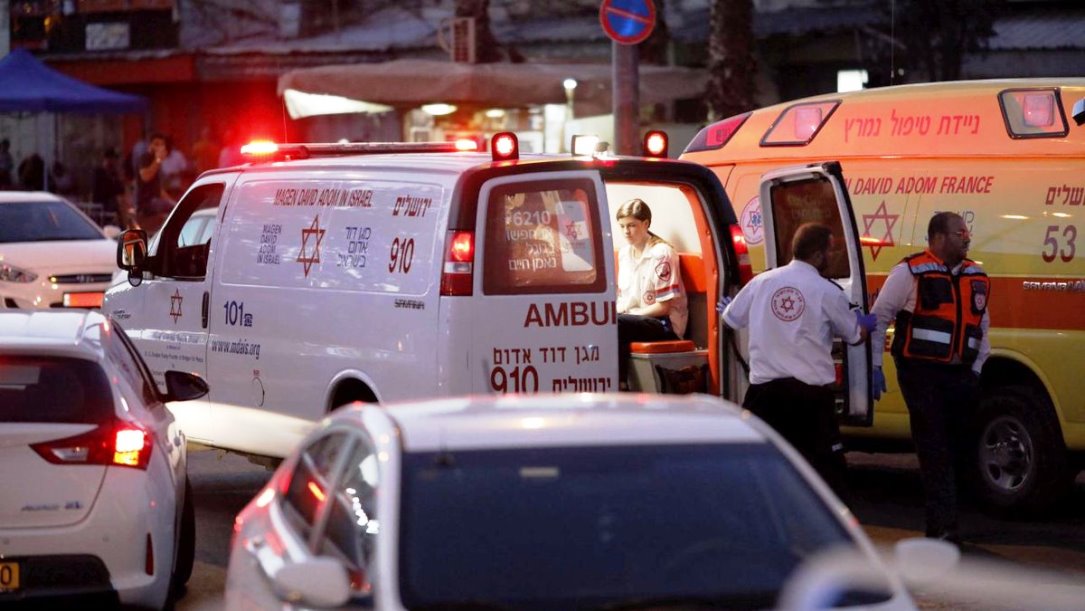 Gerusalemme, attacco sulla Spianata delle Moschee: tre feriti. Uccisi gli assalitori