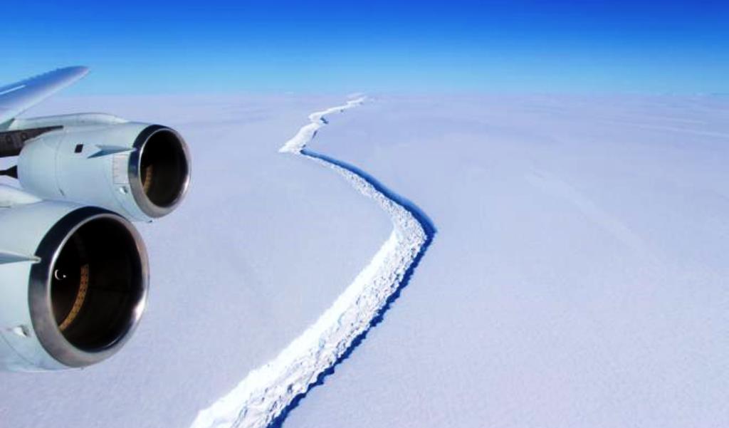 Polo Sud, si è staccato l'iceberg più grande del mondo: come tutta la Liguria [VIDEO]