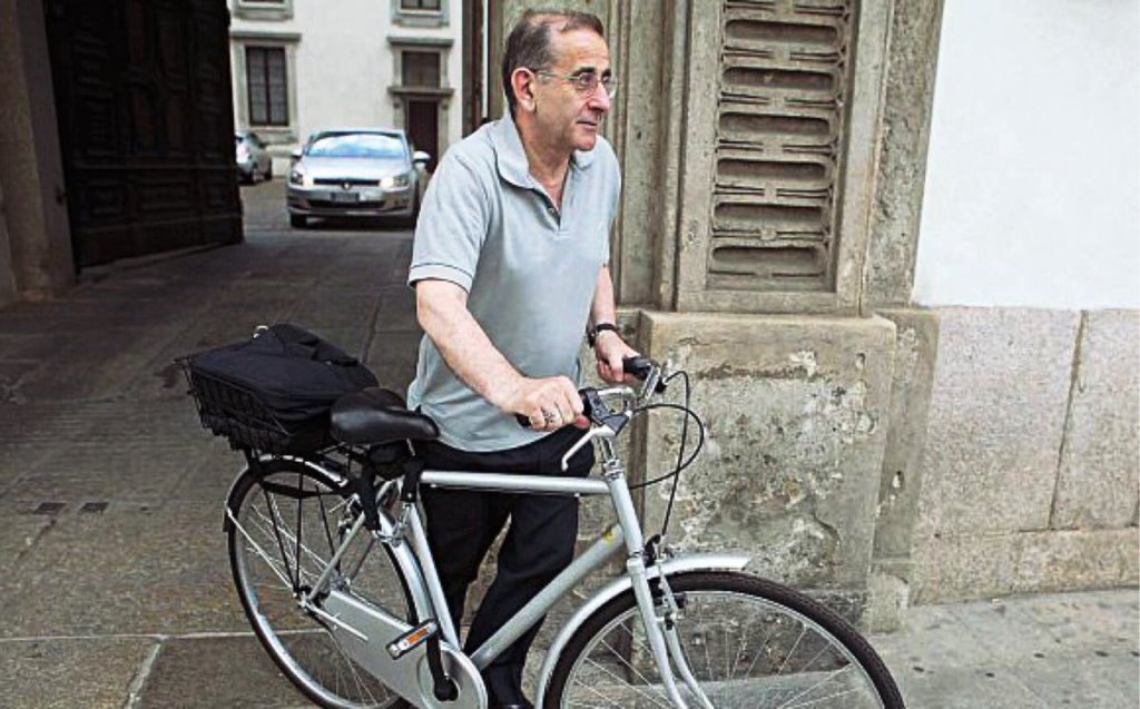 Mario Delpini: chi è il nuovo arcivescovo di Milano voluto da papa Francesco. Cultura, sobrietà e...bicicletta