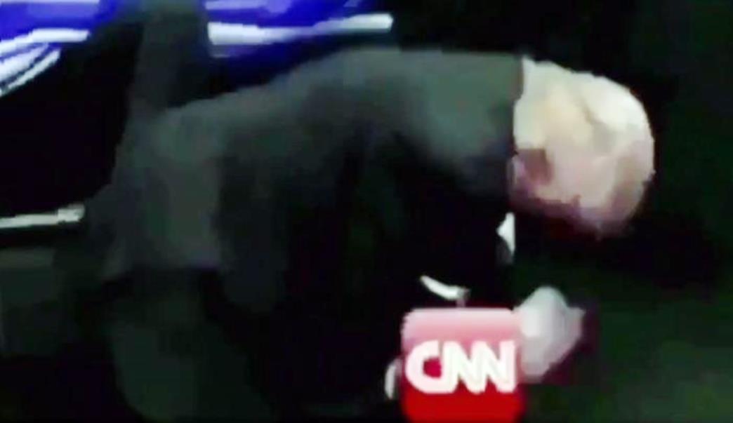 Trump prende a cazzotti la Cnn: ecco le immagini shock postate dal presidente [VIDEO]