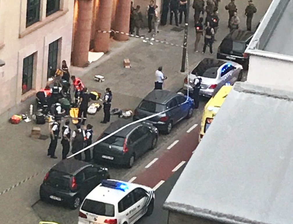 Bruxelles, attacca a colpi di coltello due militari: ucciso. 