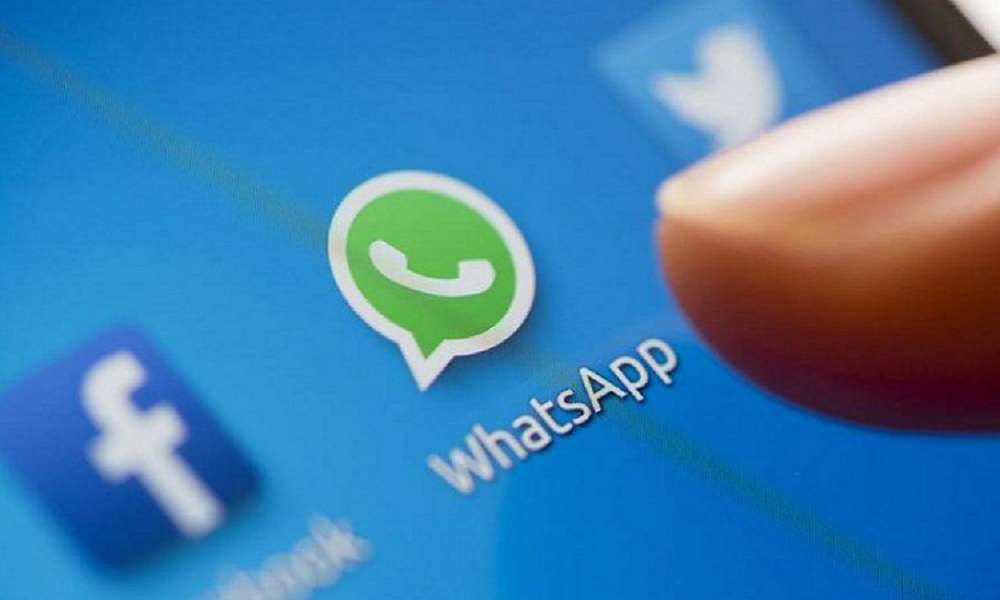 Whatsapp, nuova truffa: attenzione ai testi colorati