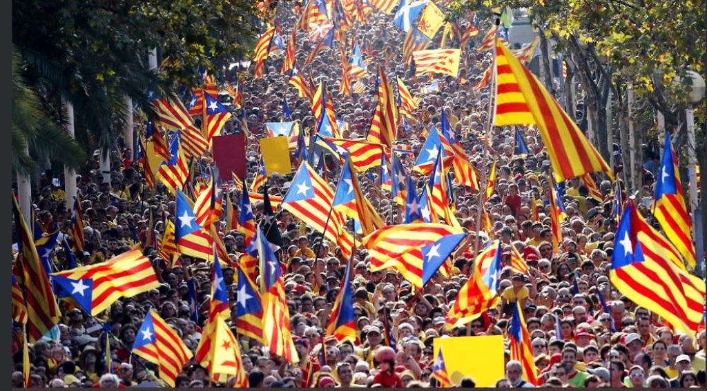 Spagna, referendum Catalogna: rivolta a Barcellona dopo gli arresti fatti dalla Guardia