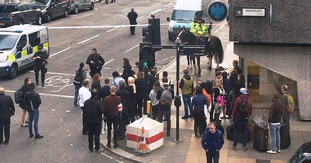 Londra nel panico: evacuata Liverpool Street, nella City, per un allarme bomba