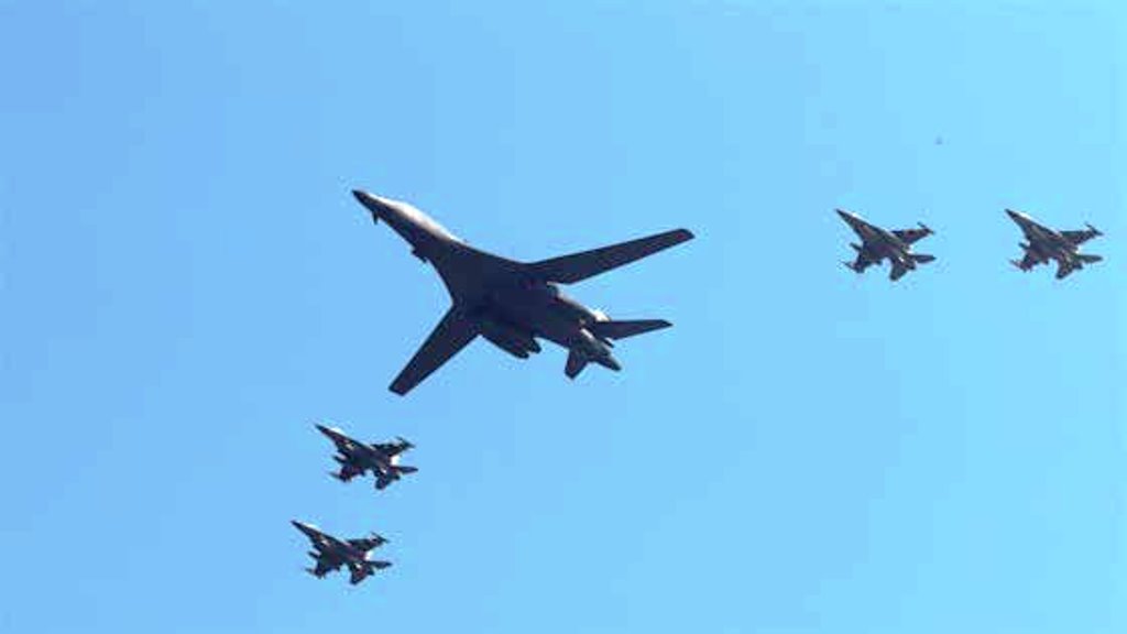 Usa shock: caccia F-35 e bombardieri simulano attacco alla Corea del Nord [VIDEO]